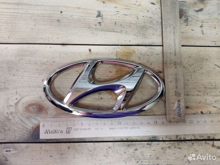 Шильдик hyundai на крышку багажника