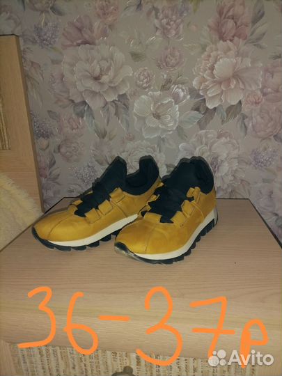 Кроссовки женские