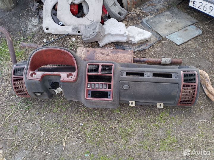 Панель Волги 31105