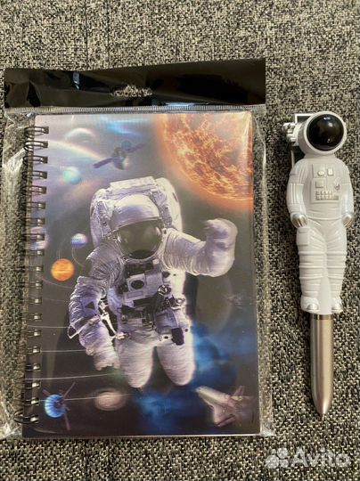 Блокнот с ручкой