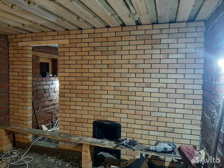 Бригада строителей