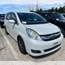 Toyota Isis 1.8 CVT, 2012, 89 000 км, с пробегом, цена 960 000 руб.