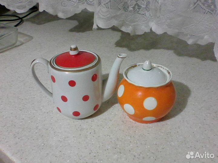 Вазочки,чайник, чашки, кофейник, сахарница, кувшин