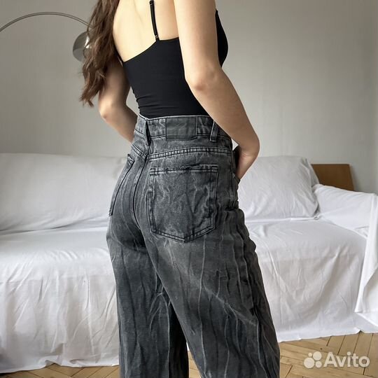 Широкие джинсы с разводами