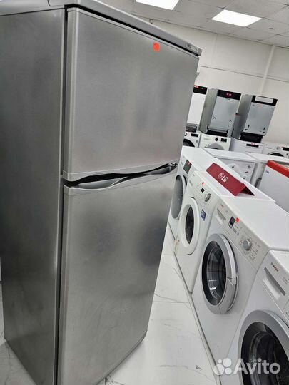 Холодильник Samsung серебристый