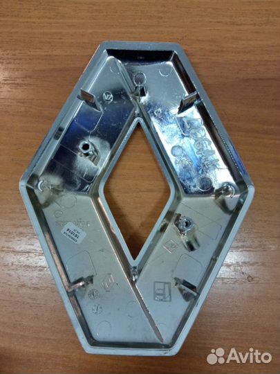 Эмблема в решетку радиатора Renault Kaptur 2016+