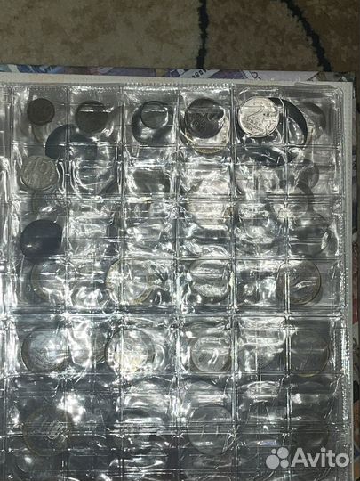 Коллекция монет и купюр