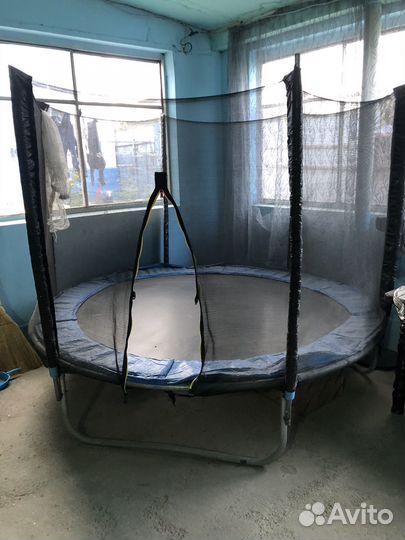 Батут с защитной сеткой