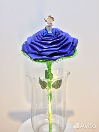 Ангел на розе