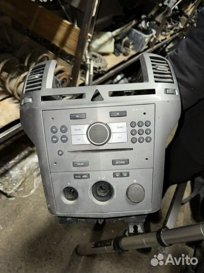 Штатная магнитола Opel Zafira B