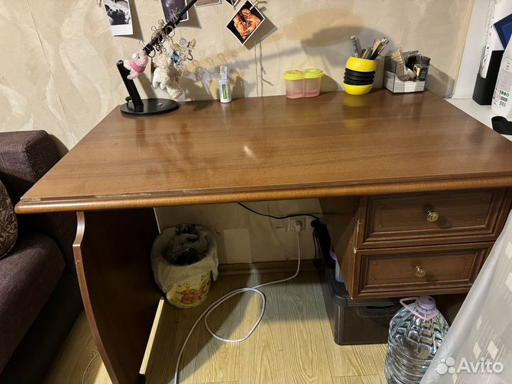 Письменный стол