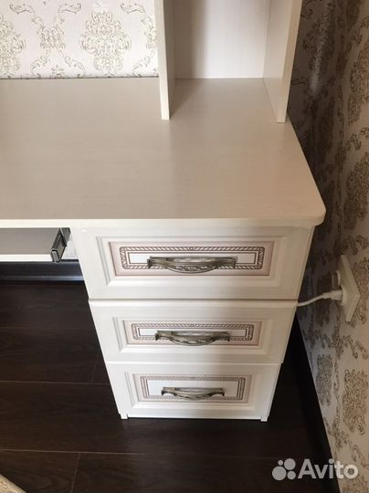 Компьютерный столик для ноутбука