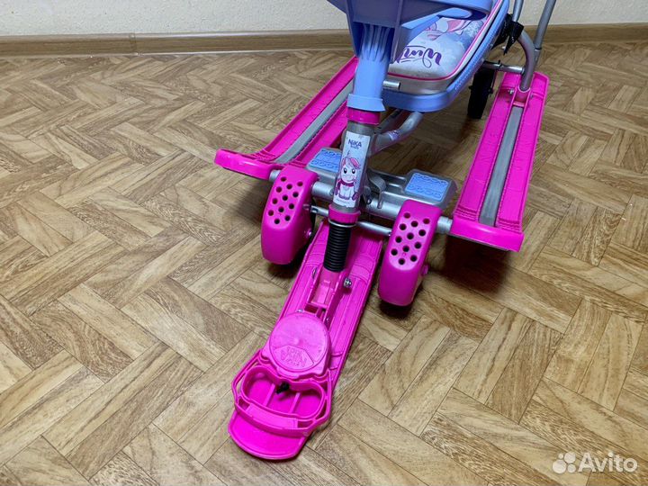 Снегокат с ручкой и колесами