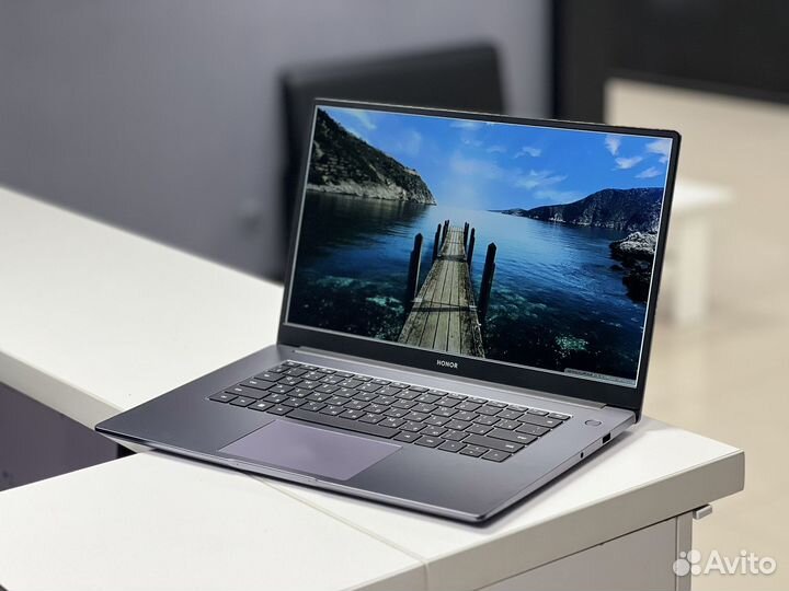 Ноутбук Honor MagicBook 15 / Core i5-10210U / SSD