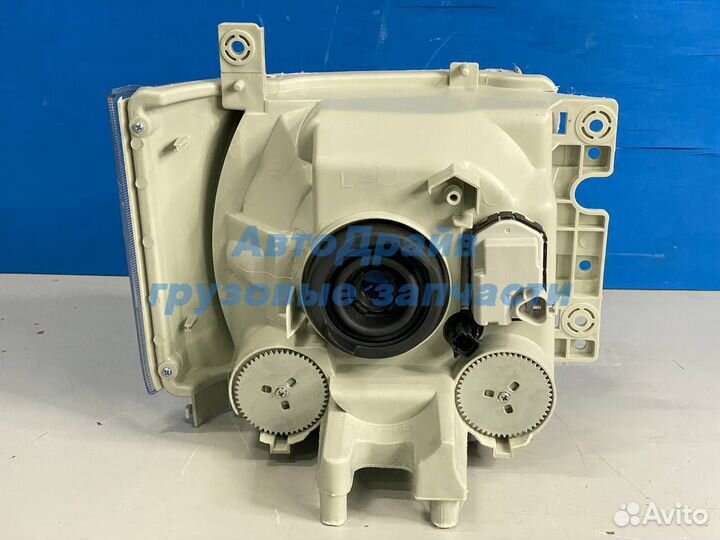 Фара Isuzu NPR75 NQR90 NLR85 NMR85 левая