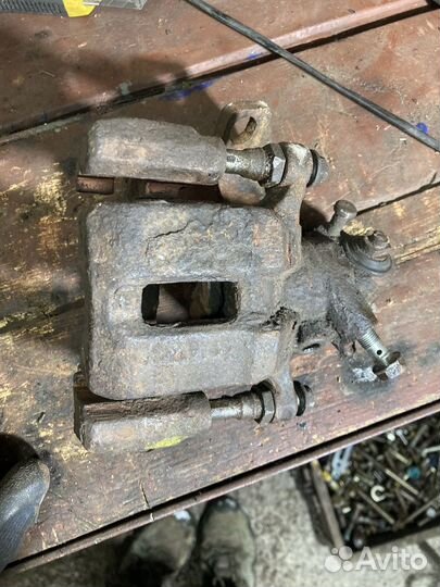 Суппорт задний honda civic 4d