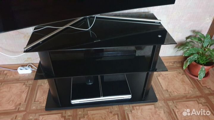 Стеклянная тумба