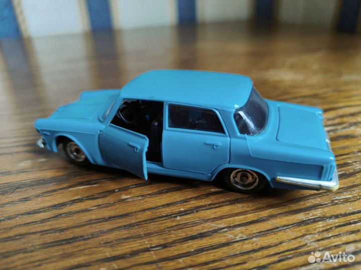 Модель автомобиля Альфа Ромео 2600 пластик 1:43