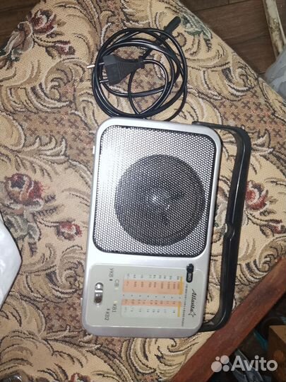 Старинные радиоприемники и телевизор