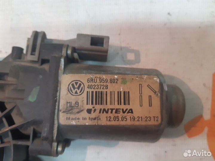 Мотор стеклоподъемника передний правый Volkswagen