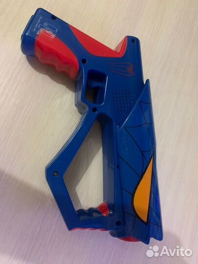 Игрушка: лазерная пистолет 
