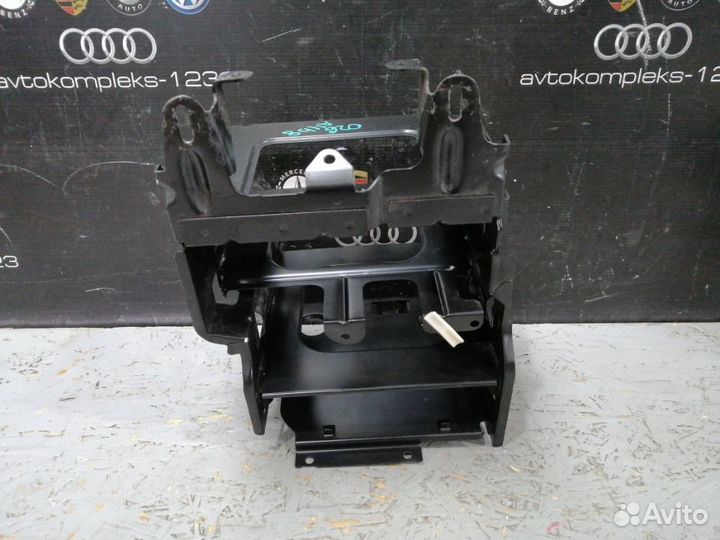 Кронштейн электронных блоков Audi A4 B8 cala 2008