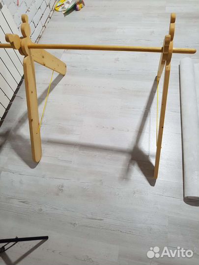 Развивающая стойка для новорожденного