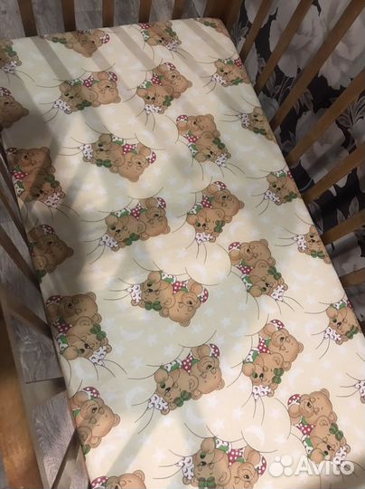 Детская кроватка с маятником