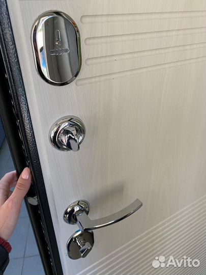 Входная дверь 7.5 гарда серебро