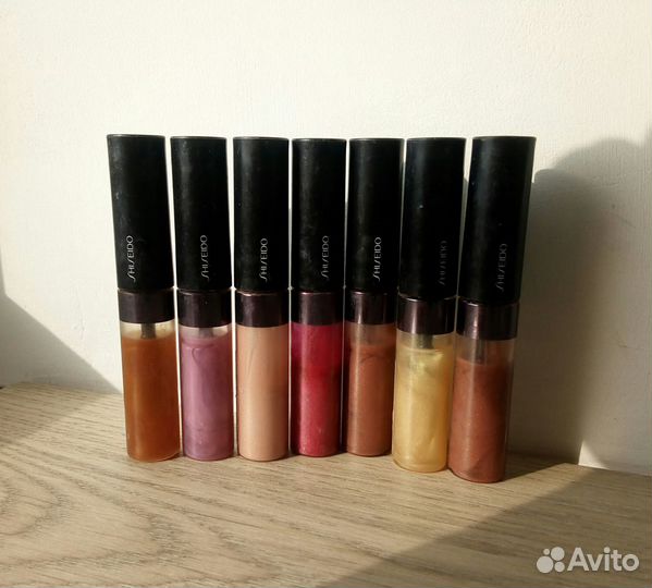 Помада, блеск для губ