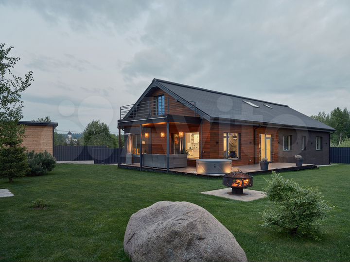 Дом 342 м² на участке 12 сот.