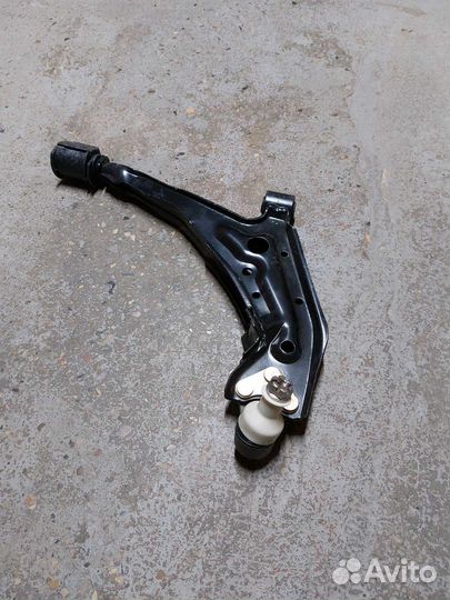 Новый передний правый рычаг Nissan Maxima J30