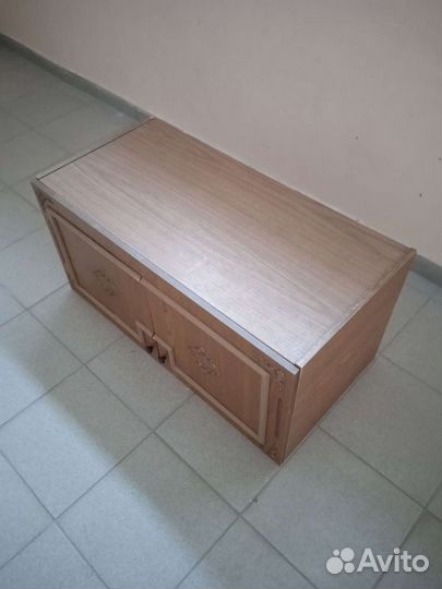 Шкаф-тумба с дверками для прихожей. (Б/у.)