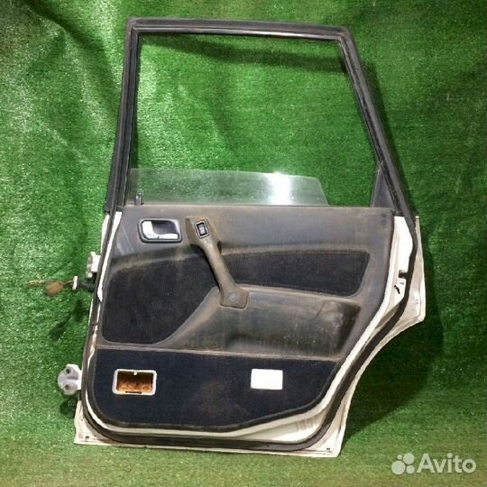 Дверь задняя правая Mitsubishi Galant E33A Белая в