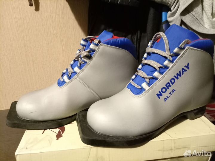 Ботинки лыжные с креплениями