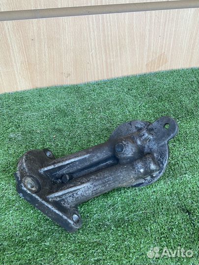 Кронштейн масляного фильтра ford focus 1 1.6