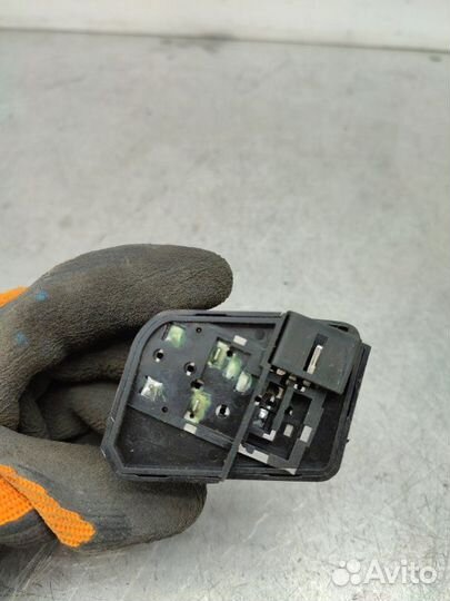 Кнопка обогрева сидений передняя левая Chevrolet