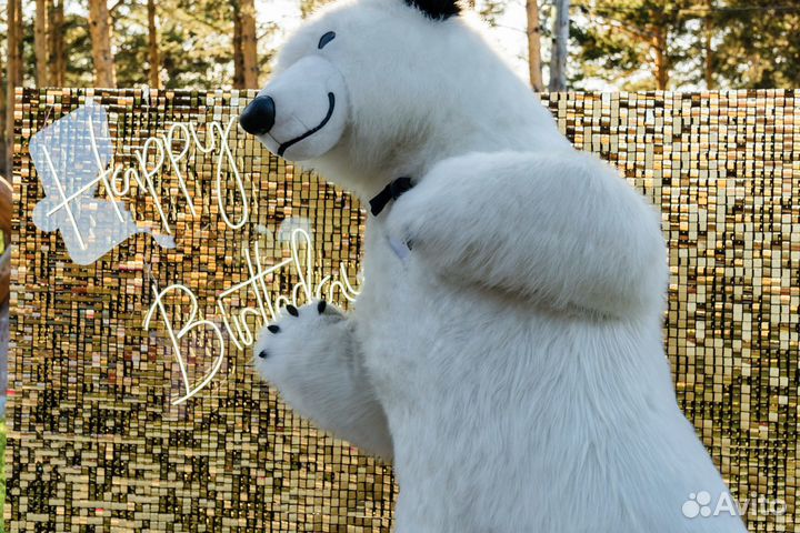 Фотозона из золотых пайеток на день рождения