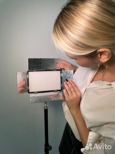 Видеосвет DC-520