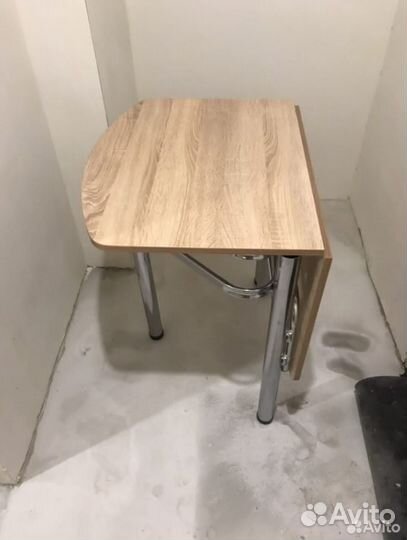 Стол пристенный