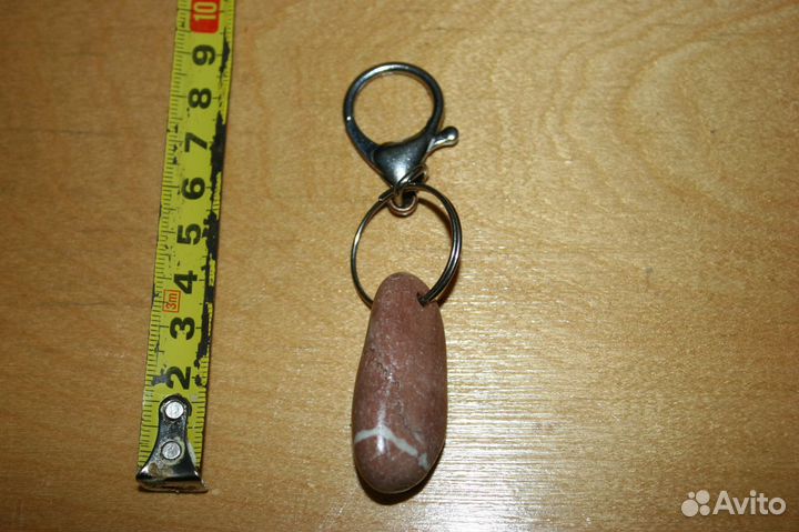 Брелок для ключей из морской гальки