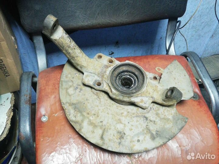 Кулак поворотный передний правый Нива Шевроле