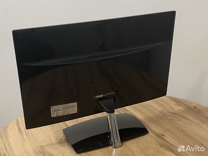 Монитор LG flatron E2251T-BN