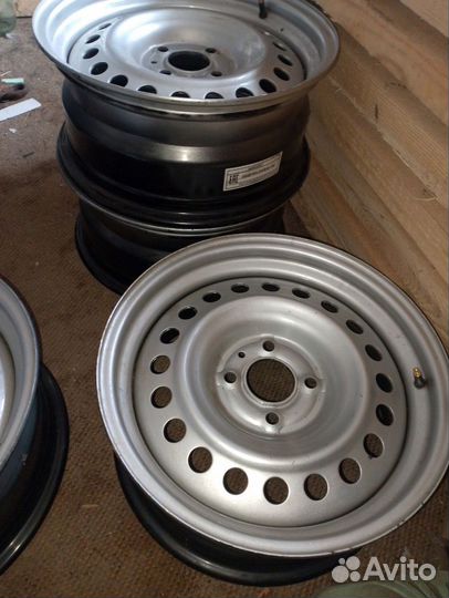 Штампованный диск r 16 новые на peugeot