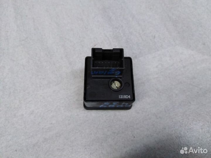 Кнопка регулировки зеркала