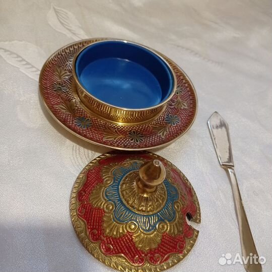 Масленка-икорница