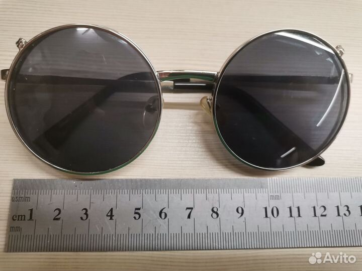 Очки солнцезащитные