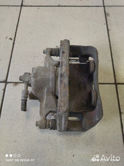 Суппорт тормозной передний левый Chevrolet Cruze