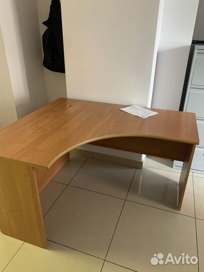 Угловой письменный стол