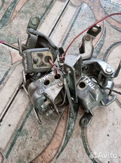 Петля двери Nissan X-Trail T30